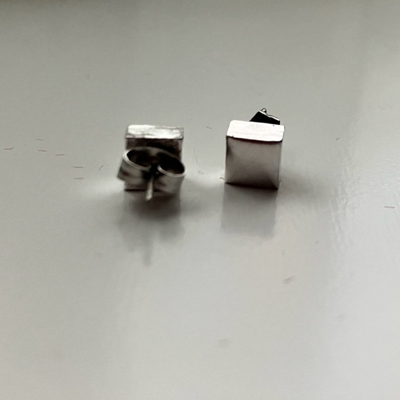 1976 Avon Silvertone Cube Earrings - Picture 2 of 4